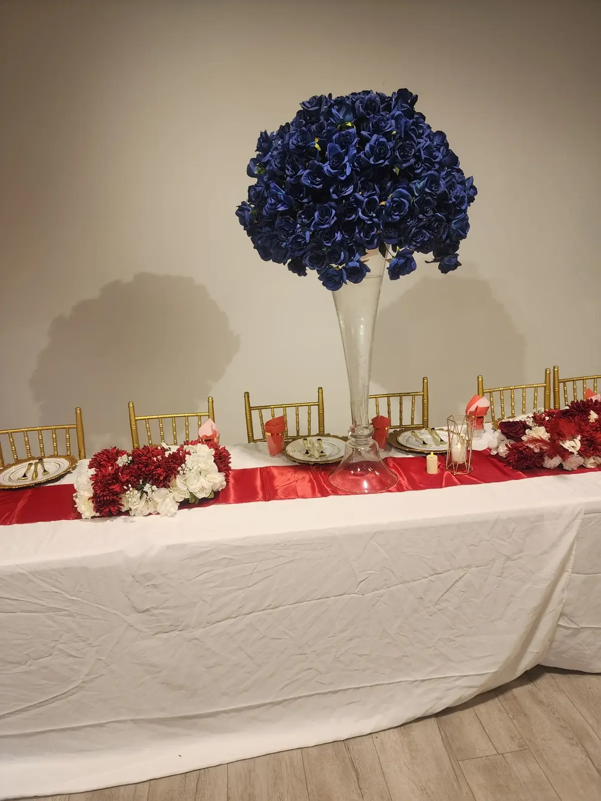 Coordinated table linens and centerpieces